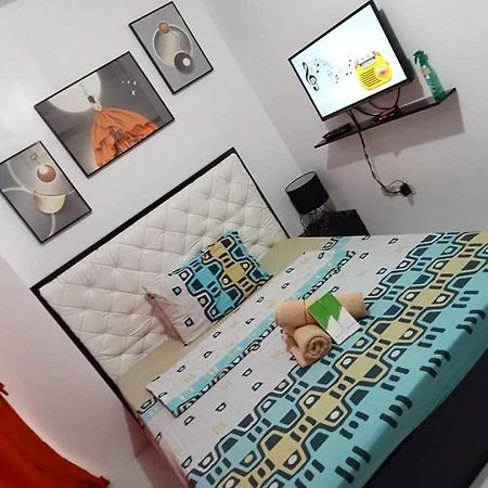 N&J Lopez Lodging House Pasay Exteriör bild