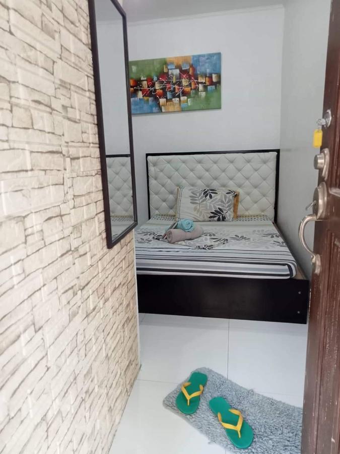 N&J Lopez Lodging House Pasay Exteriör bild